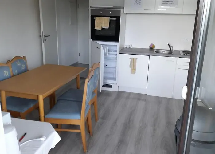 Schoene In Mit Grillplatz Und Balkon בית הארחה